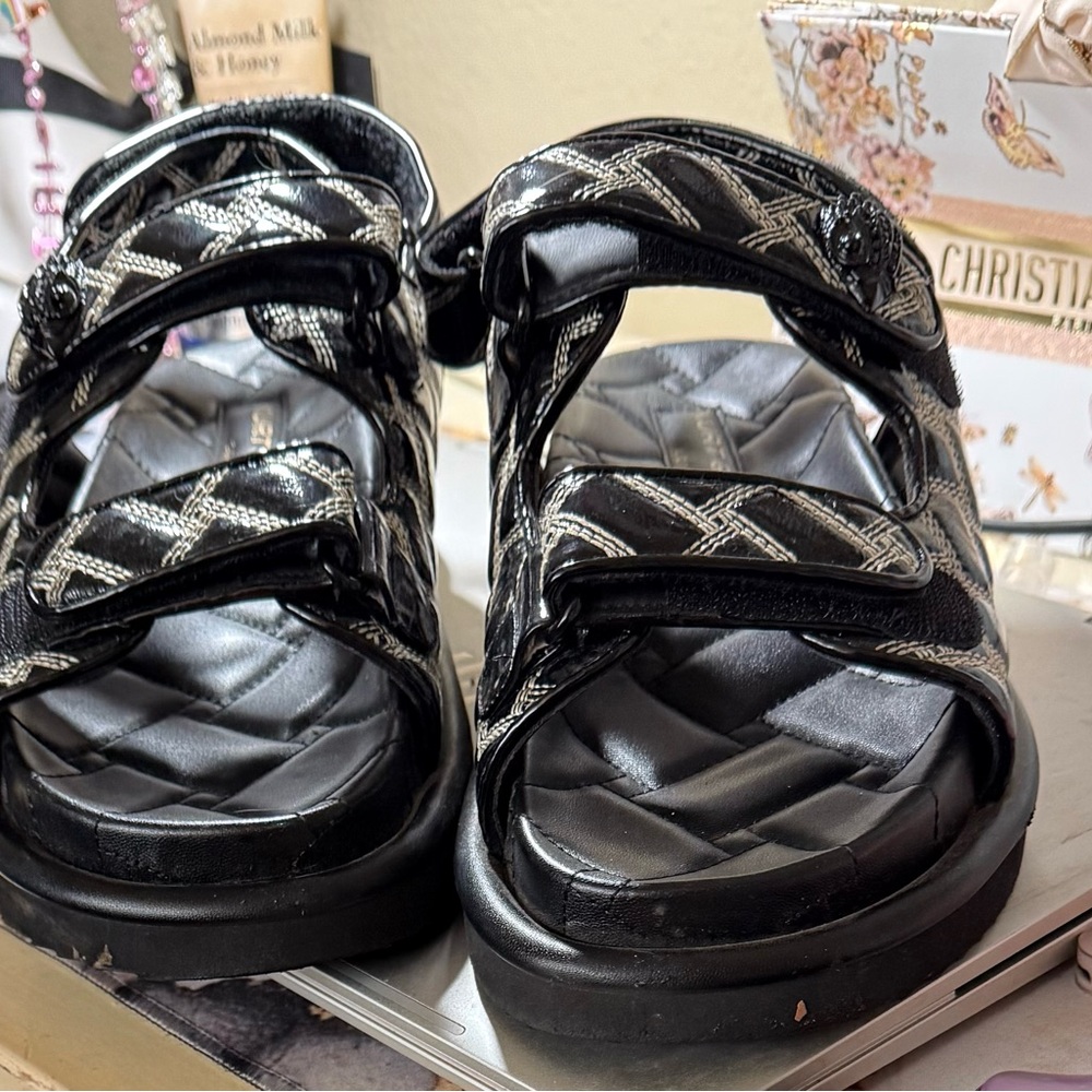Kurt Geiger quilted patent sandals size 38 - Picture 2 of 7